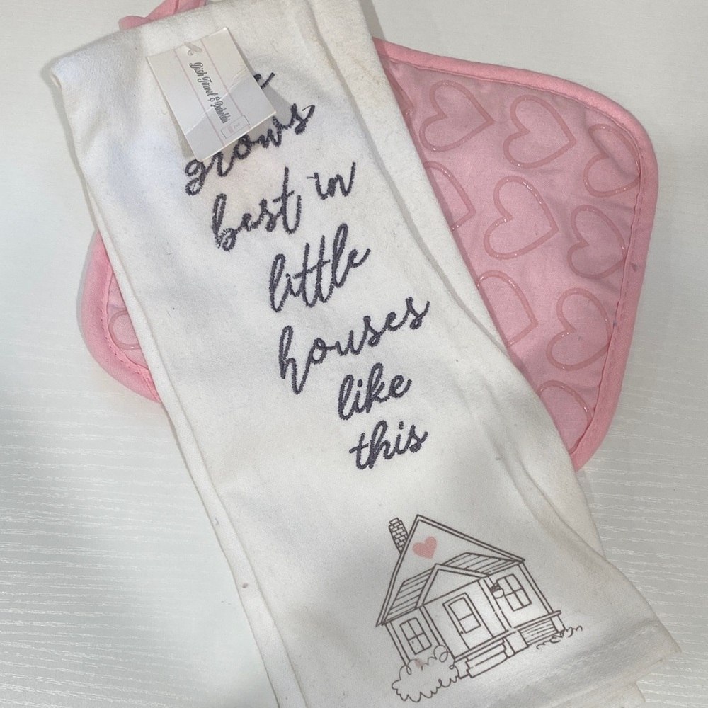 New White and Pink Kitchen Towel Set valentines